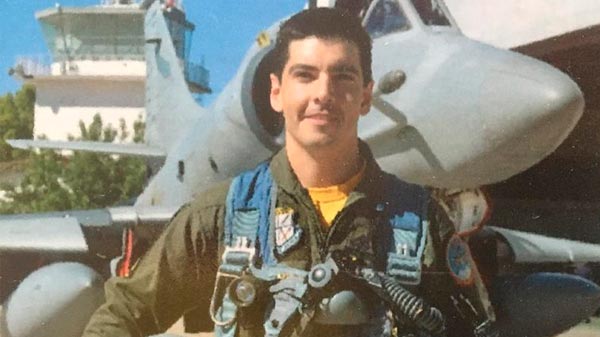 Se estrelló uno de los últimos aviones de combate de la Fuerza Aérea: murió el piloto pese a que se había eyectado antes del impacto