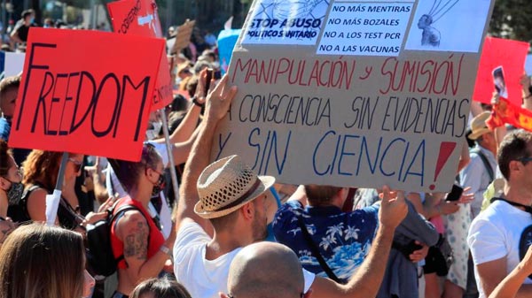 Marcha en Madrid de los negadores de la pandemia