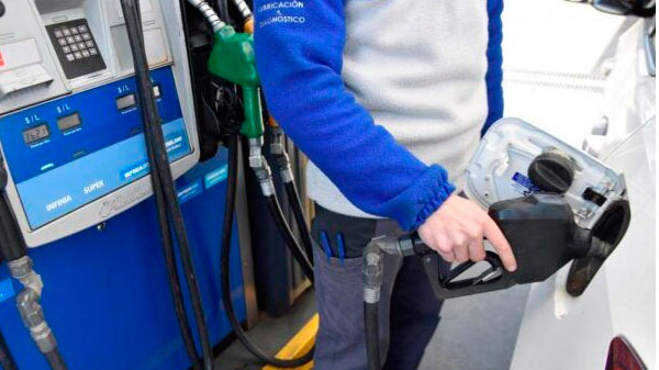 Más presión sobre la inflación: petroleras aumentaron 12% el precio del gasoil