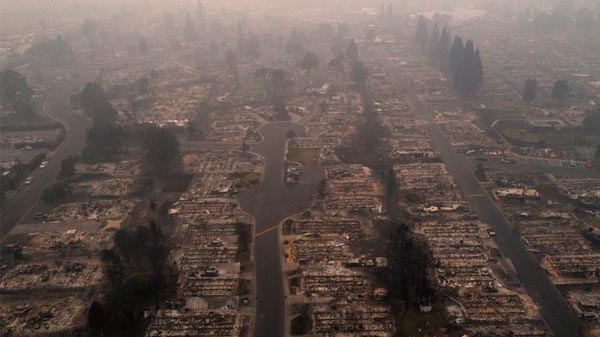 Los incendios en la Costa Oeste de EEUU arrasaron pueblos enteros y dejaron al menos 16 muertos y medio millón de evacuados