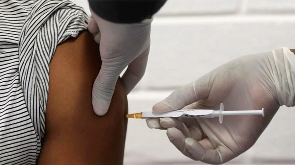 Reanudaron los ensayos de la vacuna contra el coronavirus de Oxford y AstraZeneca
