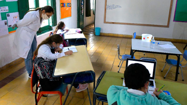 Por el conflicto salarial, las clases no comenzarían en Mendoza