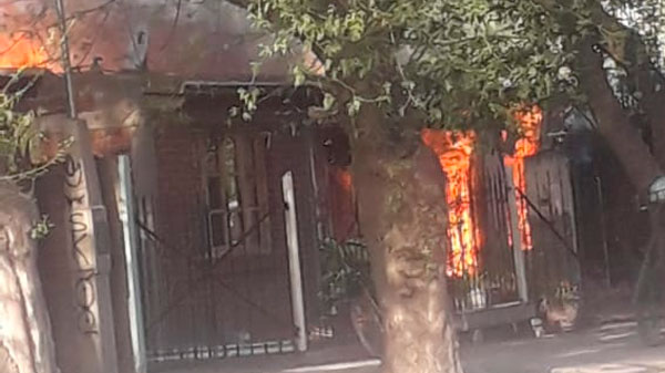 Incendio en una vivienda en Villa 25 de Mayo