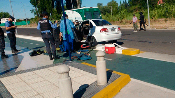 Accidente: un auto volcó en el Paseo Rawson