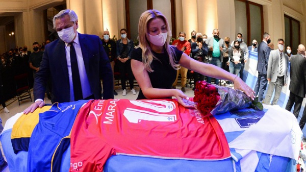 El Presidente despidió los restos de Diego Maradona, que son velados en la Casa Rosada