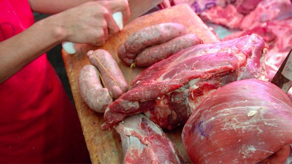 Carne: el Gobierno negocia con frigoríficos una lista de cortes a precios “populares”