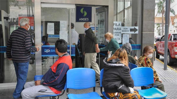 Jubilaciones: el aumento de 5% que dará el Gobierno en diciembre será “descontado” de la próxima suba en marzo