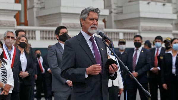 Perú: tras una semana de caos, Francisco Sagasti juró como presidente