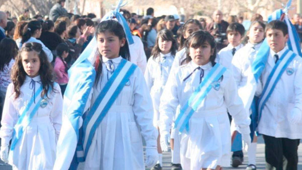 Postergaron la elección de abanderados de las escuelas primarias de Mendoza