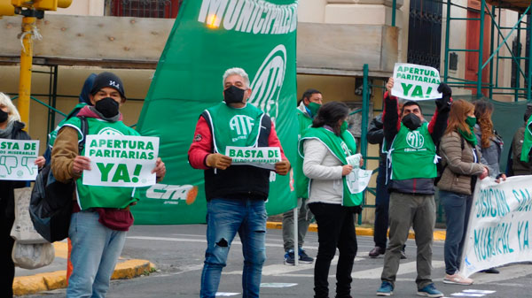 Los trabajadores estatales le pidieron a Suárez discutir un nuevo aumento de sueldo