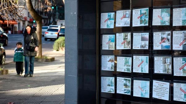 Tendencia en alza: crecen los dueños de departamentos que cambian los carteles de alquiler por el de venta