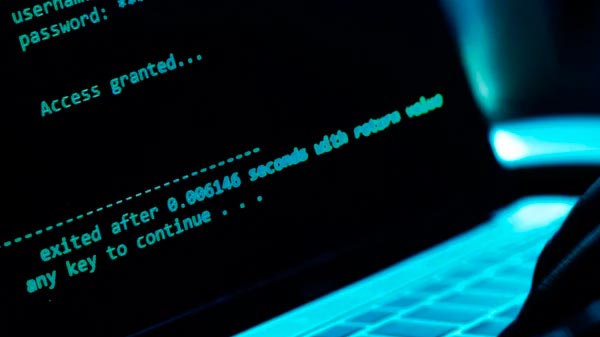 Sobreseen a un joven que hackeó el valor del dólar para denunciar fallas de seguridad informática en Banco Nación