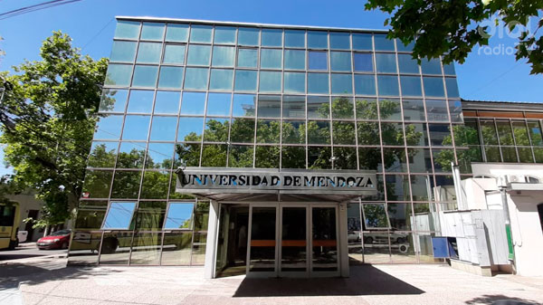 La Universidad de Mendoza celebró con obras su 24° aniversario
