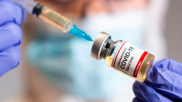 Proyecto para que los políticos sean los últimos en recibir la vacuna contra el Covid-19