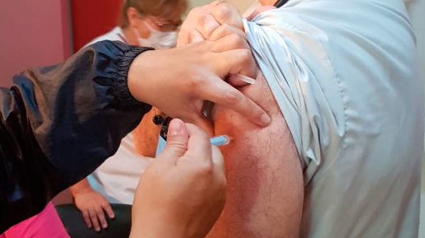 Sigue la vacunación en Mendoza durante el feriado