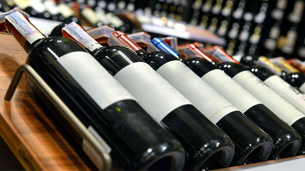 Sostienen que el nuevo gravamen al vino provoca un retraso en el crecimiento de la economía