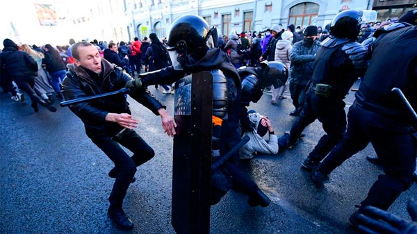 Más de 200 personas fueron detenidas en distintas ciudades de Rusia en las manifestaciones a favor del opositor Alexei Navalny