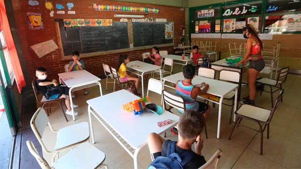 El gobierno porteño advierte que podría descontar el día a los docentes que no vayan a las escuelas
