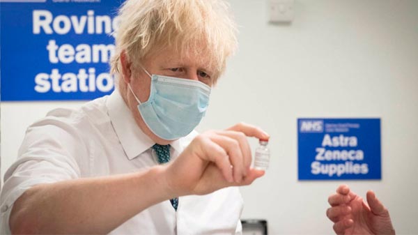 Boris Johnson quiere donar el excedente de vacunas a los países más pobres