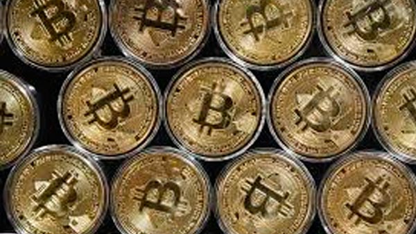 Bitcoin se hunde luego de rozar los US$60.000 y pierde más de US$13.000 en dos días