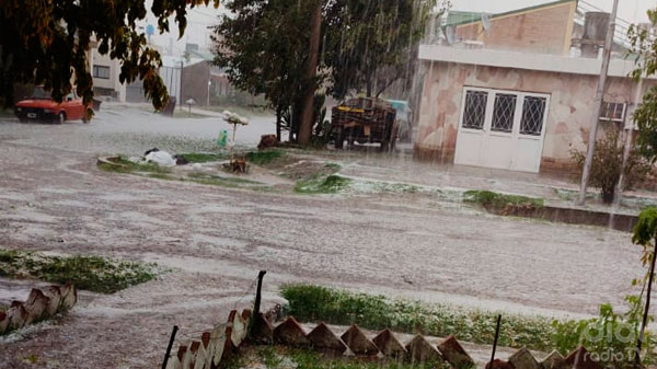 Abundante lluvia con granizo en San Rafael