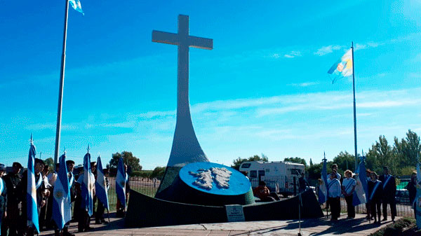 Monumento a Malvinas: se robaron la bandera provincial