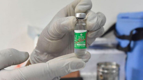 Llegaron al país 580 mil dosis de la vacuna Covishield producida en India