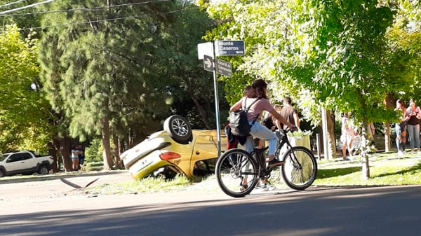 Chocó, volcó y un menor se encuentra en la UTI