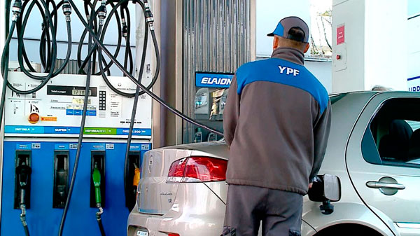 YPF dejó de vender gasoil común en algunas estaciones de servicio de la provincia