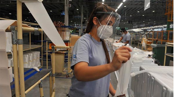 Industria: las mujeres ocupan solamente el 20% de los puestos de trabajo y el 10% de los cargos jerárquicos