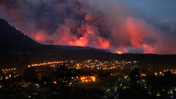 Preocupación por nuevos incendios forestales en Río Negro y Chubut: las llamas llegaron a la zona urbana