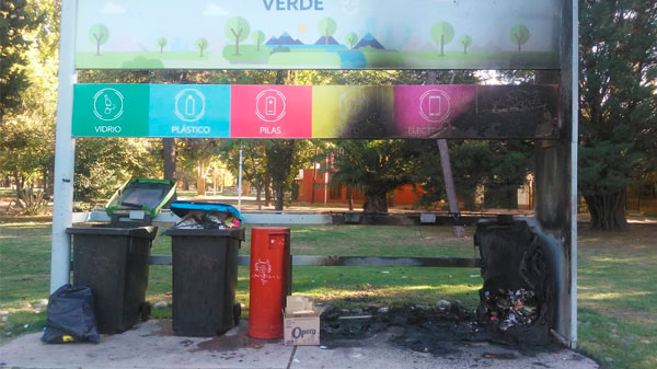 Incendiaron la estación ecológica de avenida Sarmiento