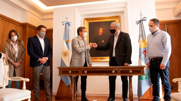 Ferraresi estuvo en Mendoza y anunció la construcción de 1.000 viviendas