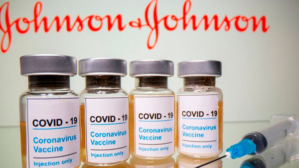 La FDA recomendó suspender temporalmente la vacunación con la fórmula de Johnson & Johnson contra el coronavirus tras seis casos de trombosis en EEUU