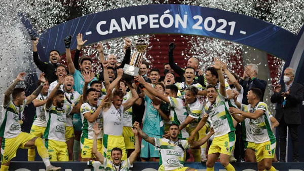 Histórico y heroico: Defensa campeón de la Recopa