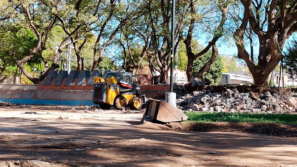 Robó cerámicas de la obra de plaza Independencia