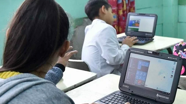 El Gobierno compró 620.000 notebooks para las clases virtuales