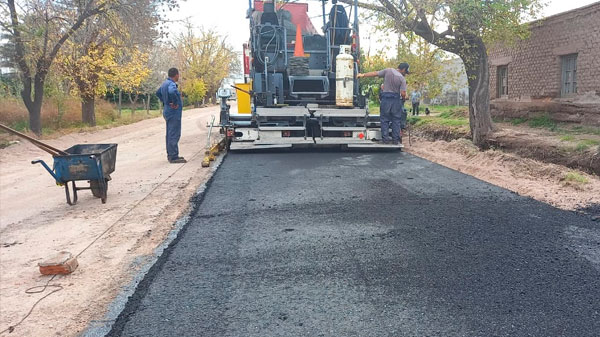 Asfalto en el casco urbano de Salto de las Rosas y previa en calle Chubut