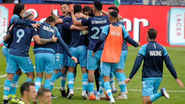 Racing eliminó a Vélez y espera por el ganador del Superclásico