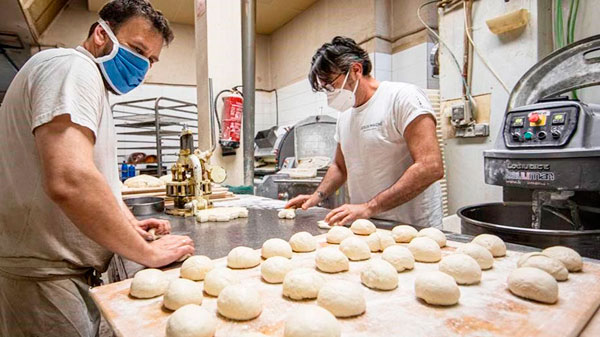Panaderos marcan que en un mes les subieron 20 % los precios de sus materias primas