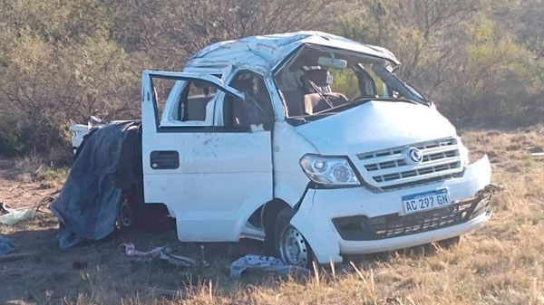 Un utilitario volcó en el paraje Cochico