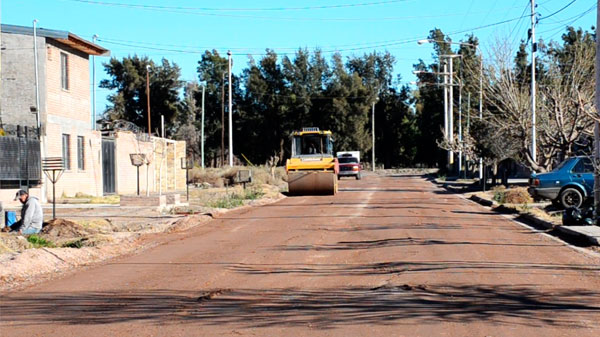 Comenzaron las tareas previas al asfalto en el barrio Cristiano