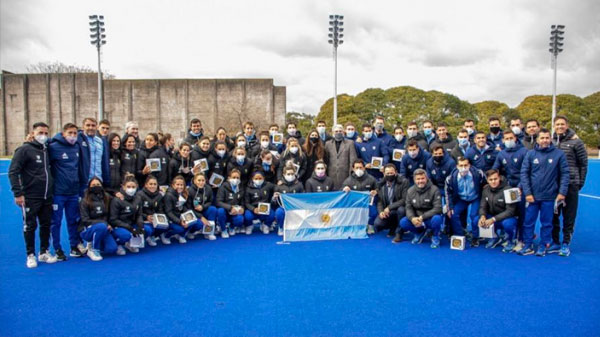 Los atletas olímpicos recibieron la bandera Argentina para Tokio 2020