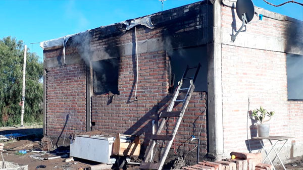 Una familia sufrió un incendio en su vivienda y piden colaboración a la comunidad