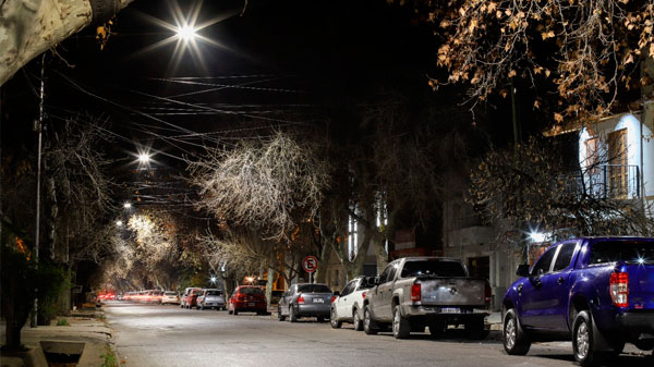 Reconversión led: comenzó la instalación de más de 300 equipos en el microcentro y sus alrededores