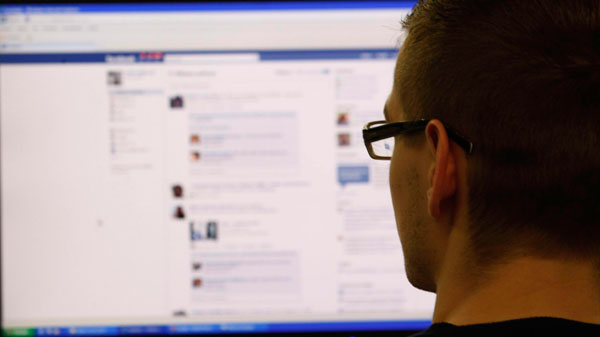 Atropello a la intimidad: el Gobierno provincial controla el Facebook de los empleados públicos