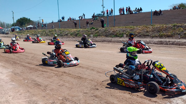 Excelentes carreras se desarrollaron en una nueva fecha del campeonato Mendocino de Karting en Tierra