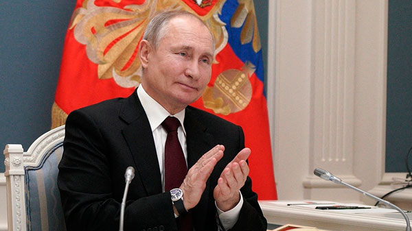 Putin se aisló tras detectarse varios casos de Covid-19 en su entorno