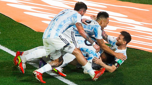 Argentina supo sufrir y después goleó a Uruguay en el clásico rioplatense por las Eliminatorias