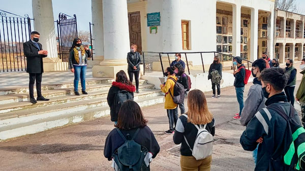 Avanza el programa «Visitas Histórico Educativas» en el Cementerio Central